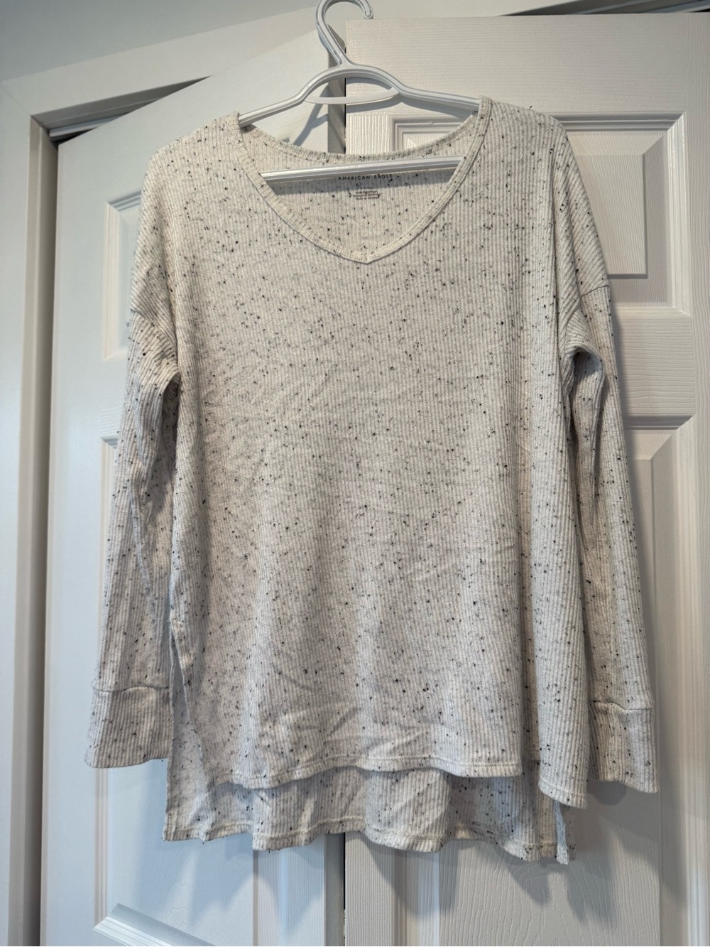 American Eagle Speckled V-Neck Sweate
